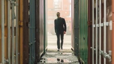 Hakan, el protector 1x2